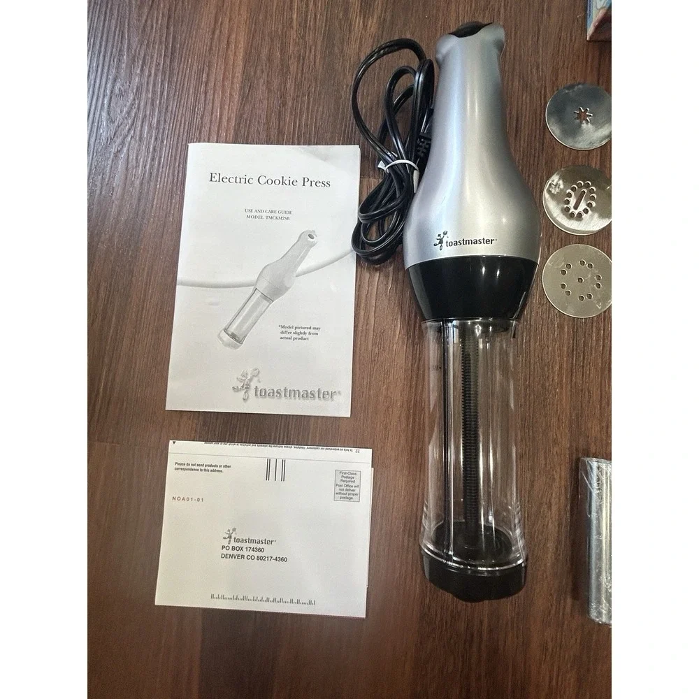 Toastmaster Cookie Press TMCKM2SB-12 Discs, 8 Tips, 2 Cannoli Forms 2005 Open Bx